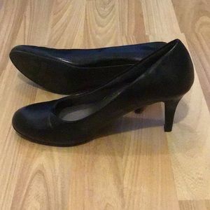 7.5 Comfort Plus 2 1/2” black high heels